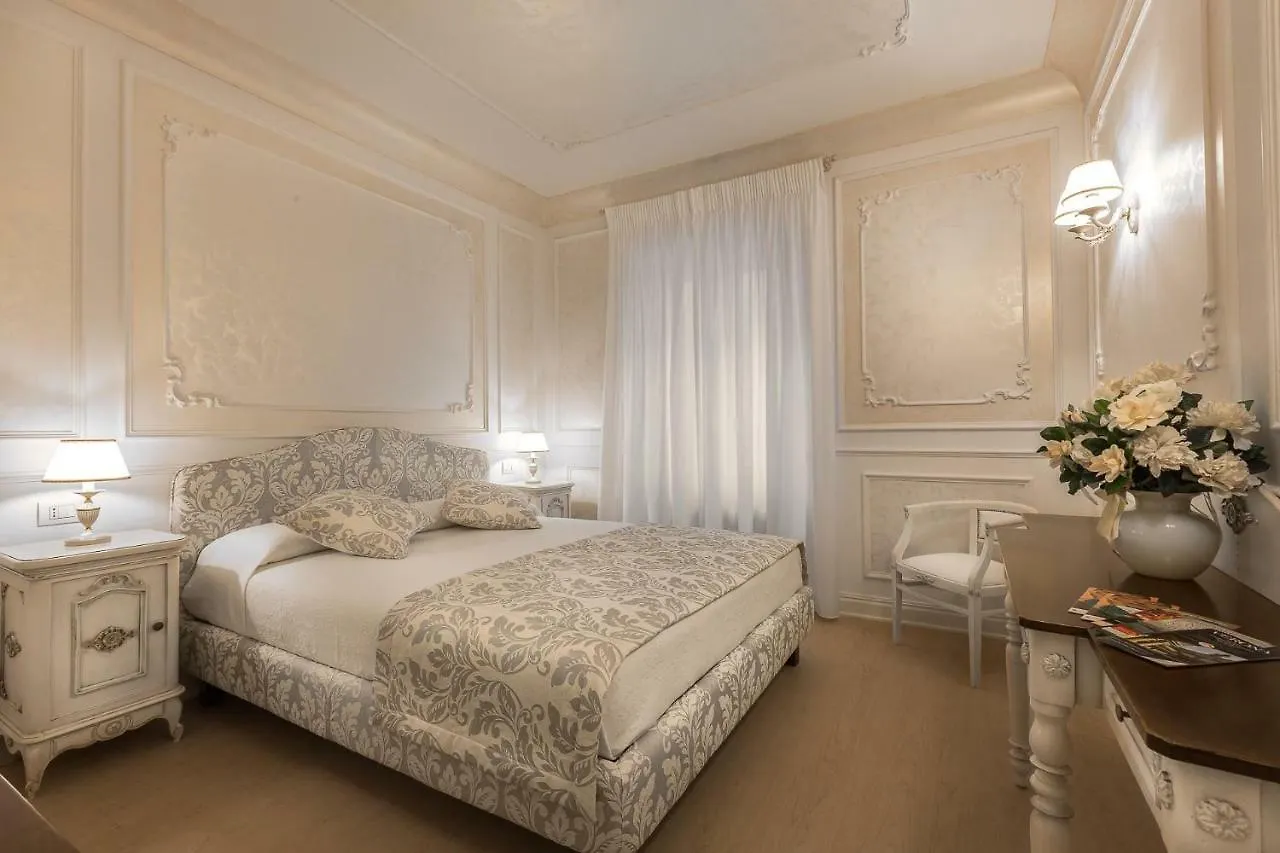 Guelphs Apartments Верона